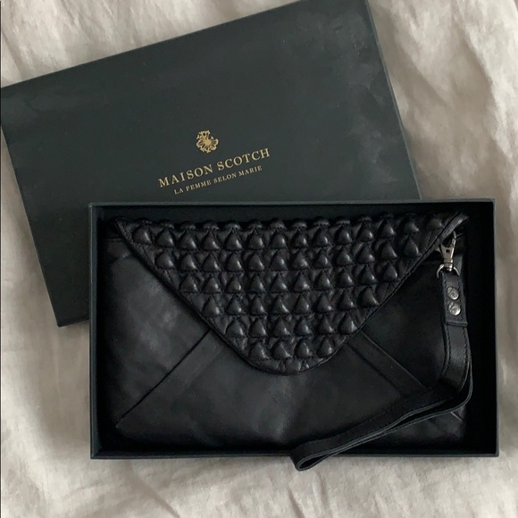 SCORCH AND SODA - black leather clutch